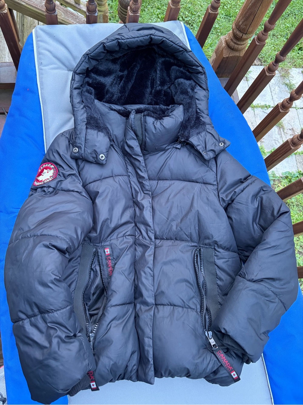 Canada weathergear black Puffer Jacket with Faux-Fur Hood small adult womens